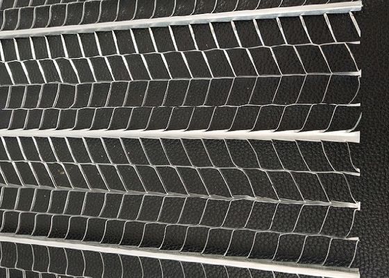 Chiều rộng sườn 610mm Lưới kim cương lỗ kim loại mạ kẽm Chiều dài 2m